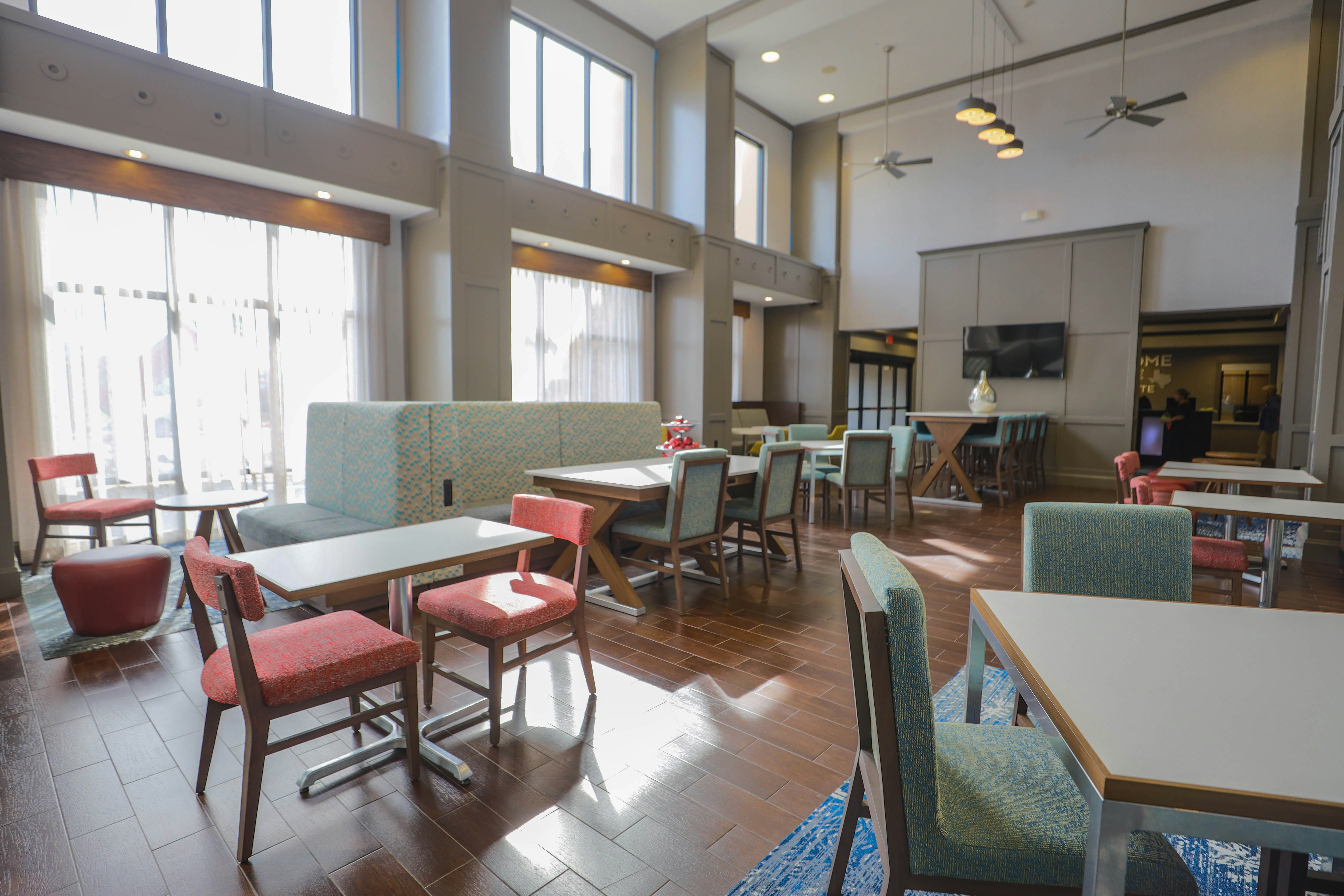 Hampton Inn & Suites Bay City, TX 32/39