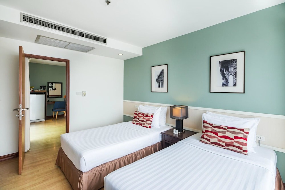 Evergreen Place Siam by UHG 22/72