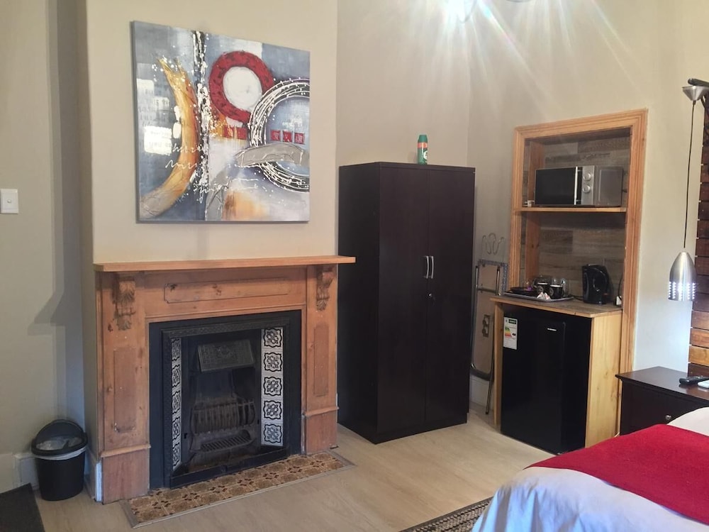 Tranquil House B&B @ 10 Berry St 3/44