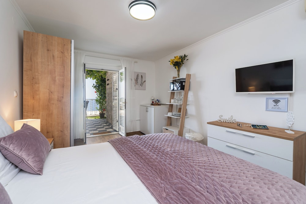Apartments Lora 14/50