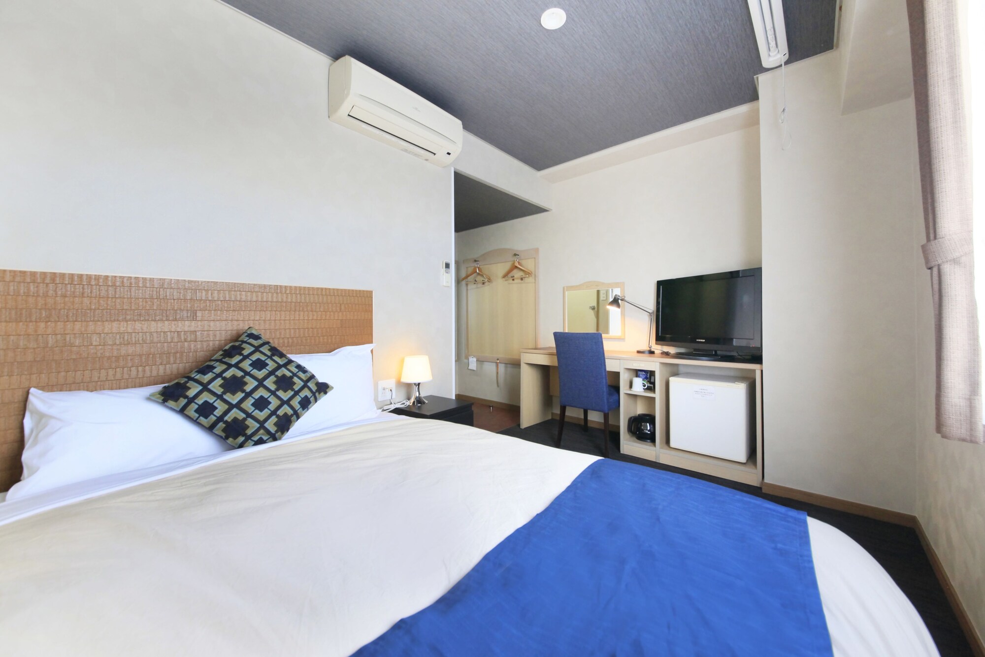 ROOM, DOUBLE BED