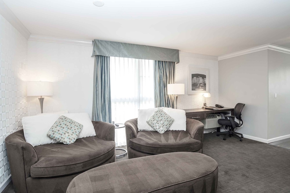 Sandman Hotel Kelowna 39/50