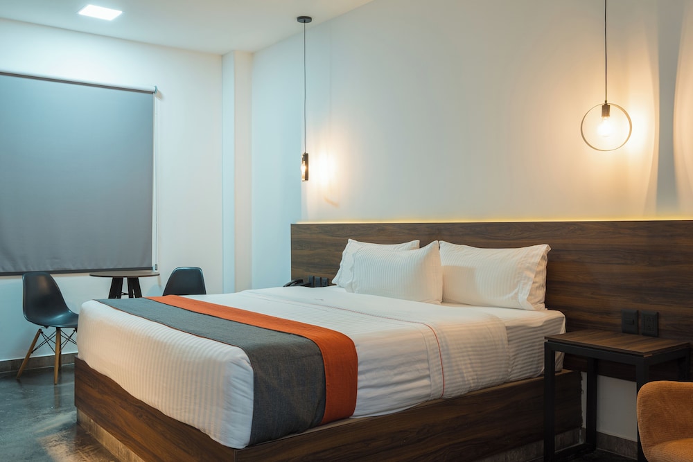 EXECUTIVE, KING BED