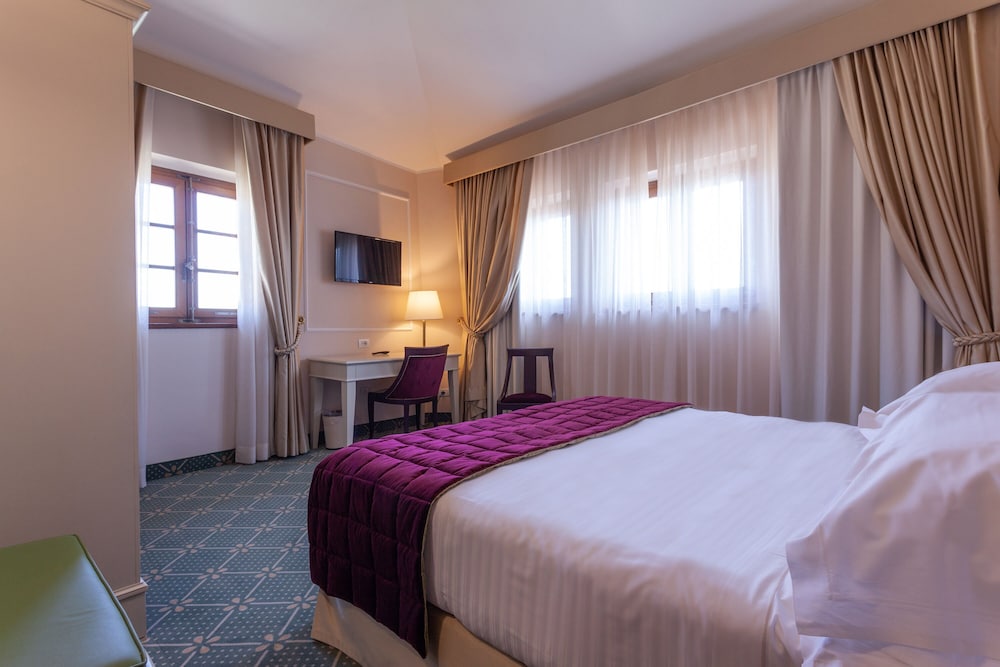 VIlla San Lucchese 10/56