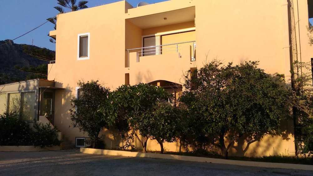 Aghas Hotel 7/60