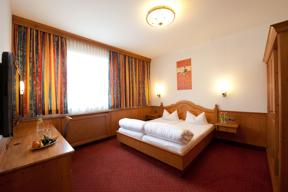 ROOM, TRIPLE