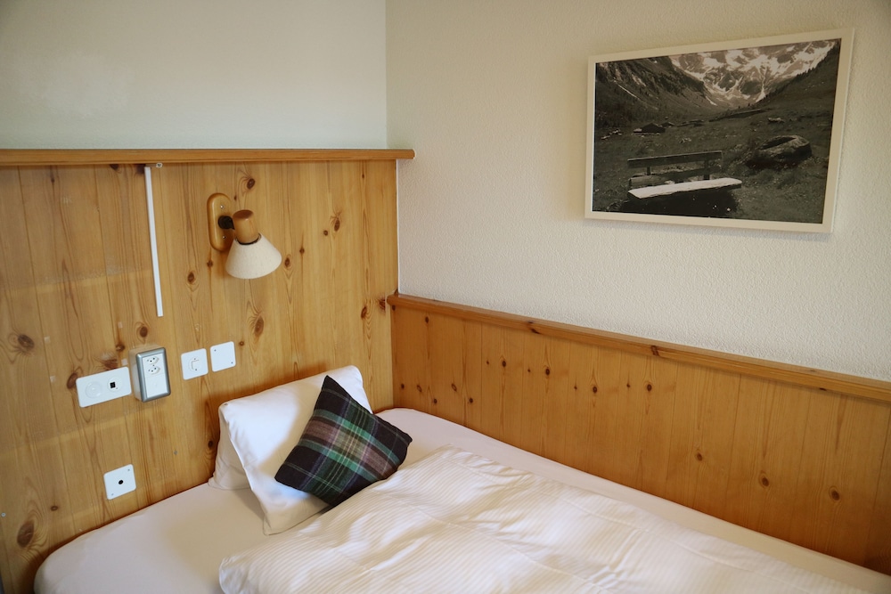 Spengler Hostel 11/29