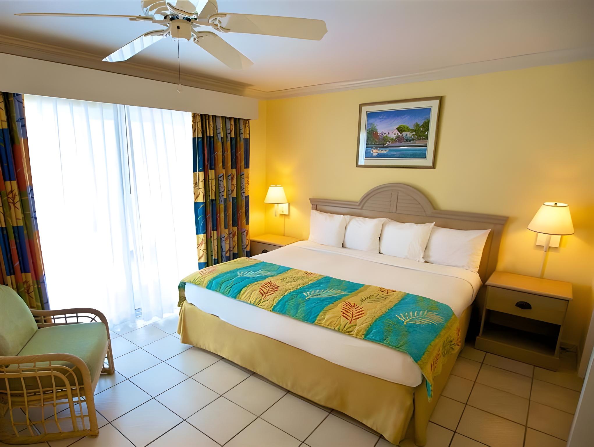 Room, King Bed, Garden View