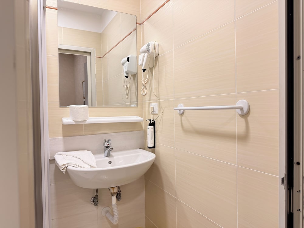 Basic, Single, Concorde Hotel 5/5