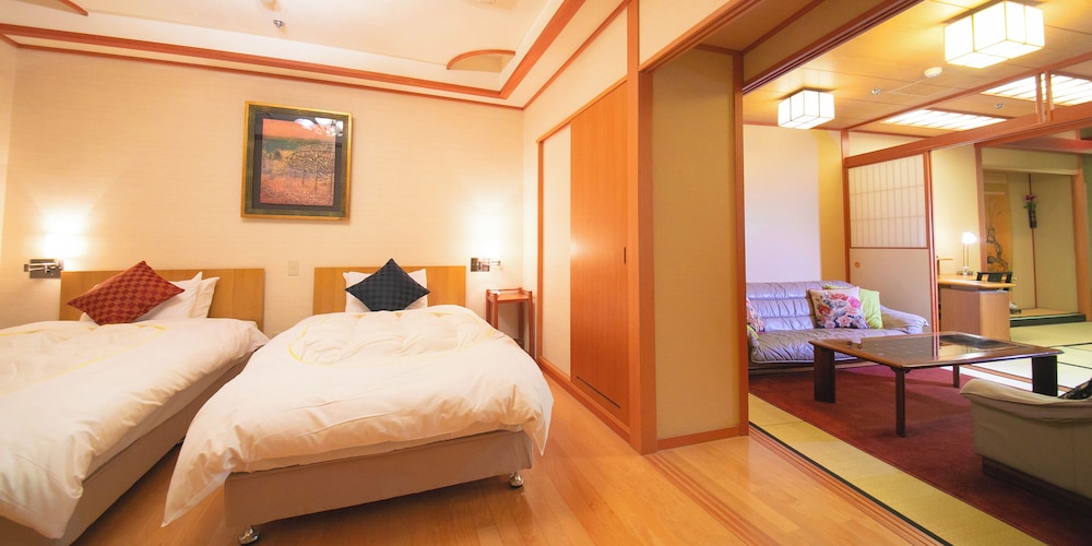 2 Bedrooms, Luxury, Twin Beds, 4 Futon Beds, Smoking