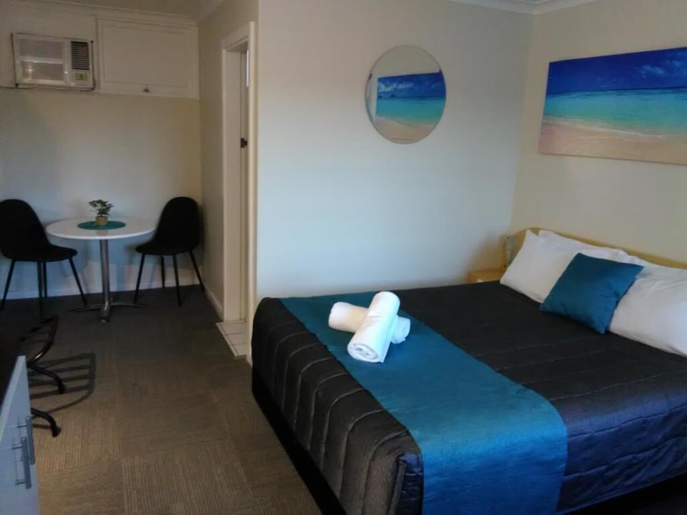 Caravilla Motel 35/48