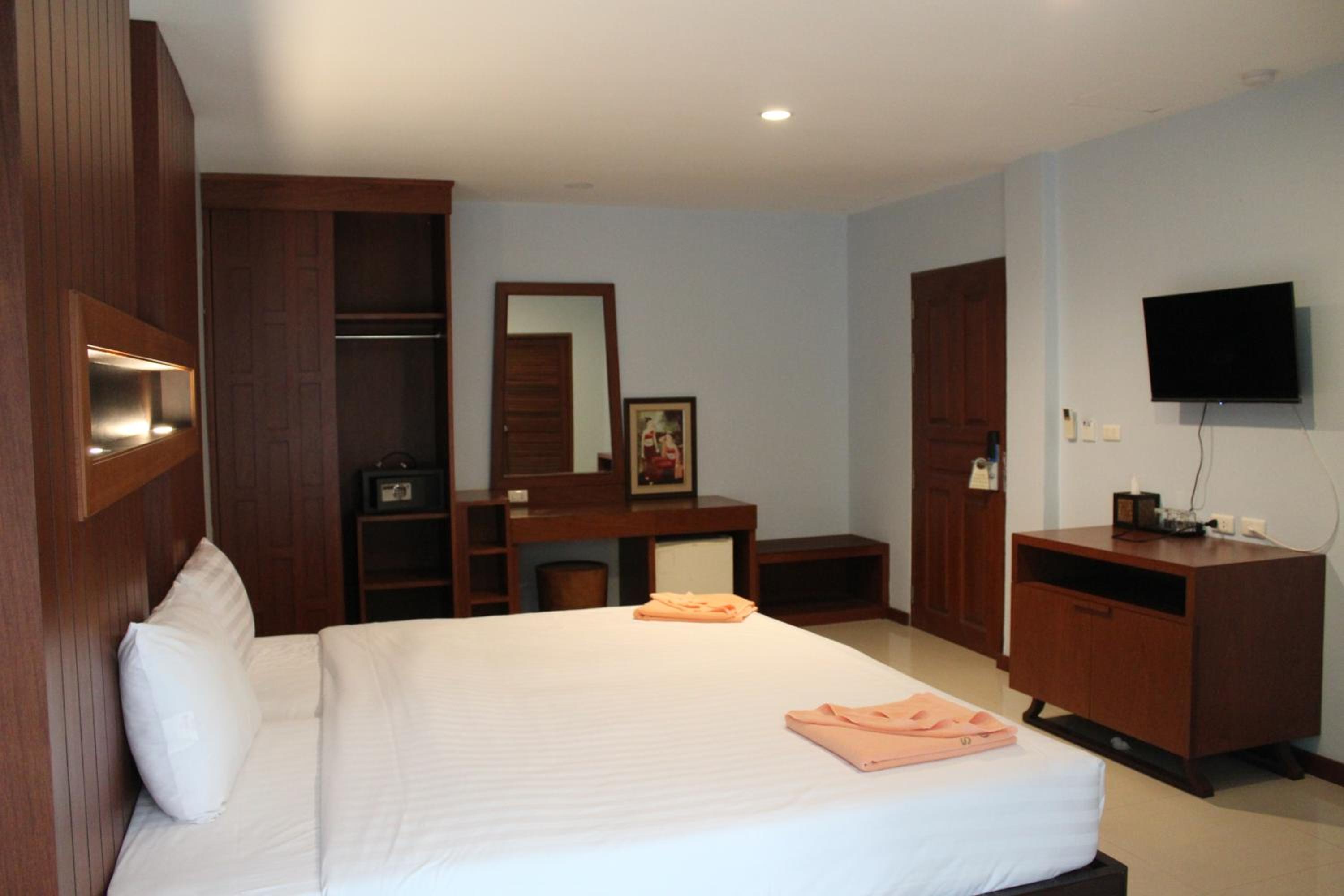 Deva Suites Patong Hotel 8/20