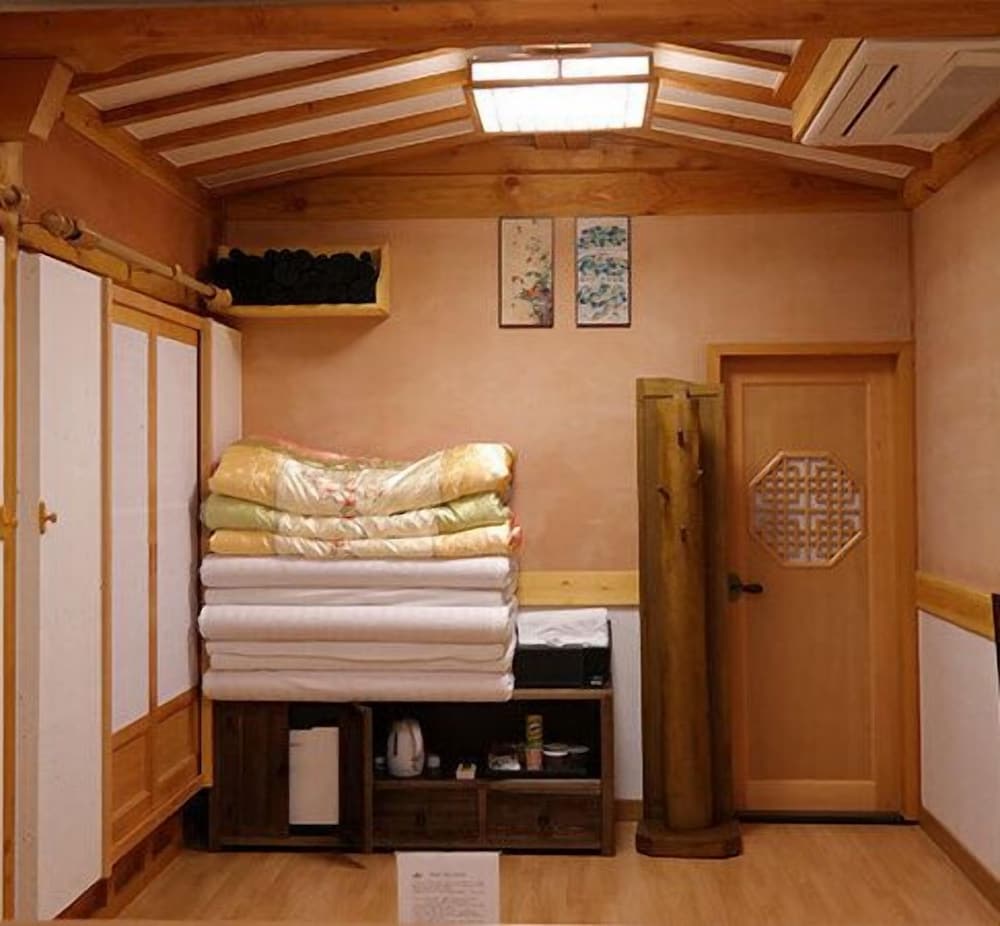 Gyeongju Hwangnamkwan Hanok Hotel 11/40