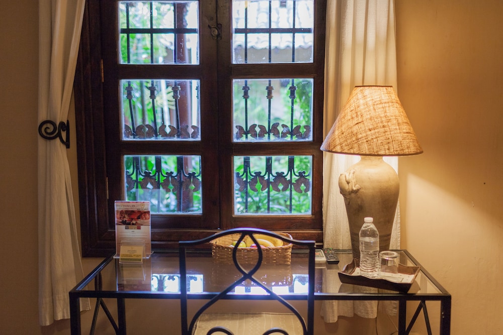 Hotel Los Robles 44/62
