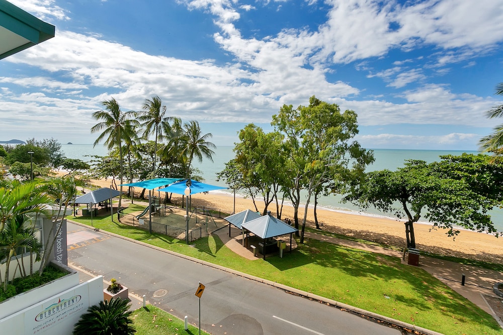 Beachfront Apartments On Trinity Beach 38/50