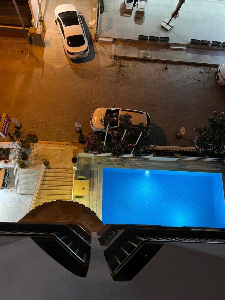 Kartel Hotel 38/50