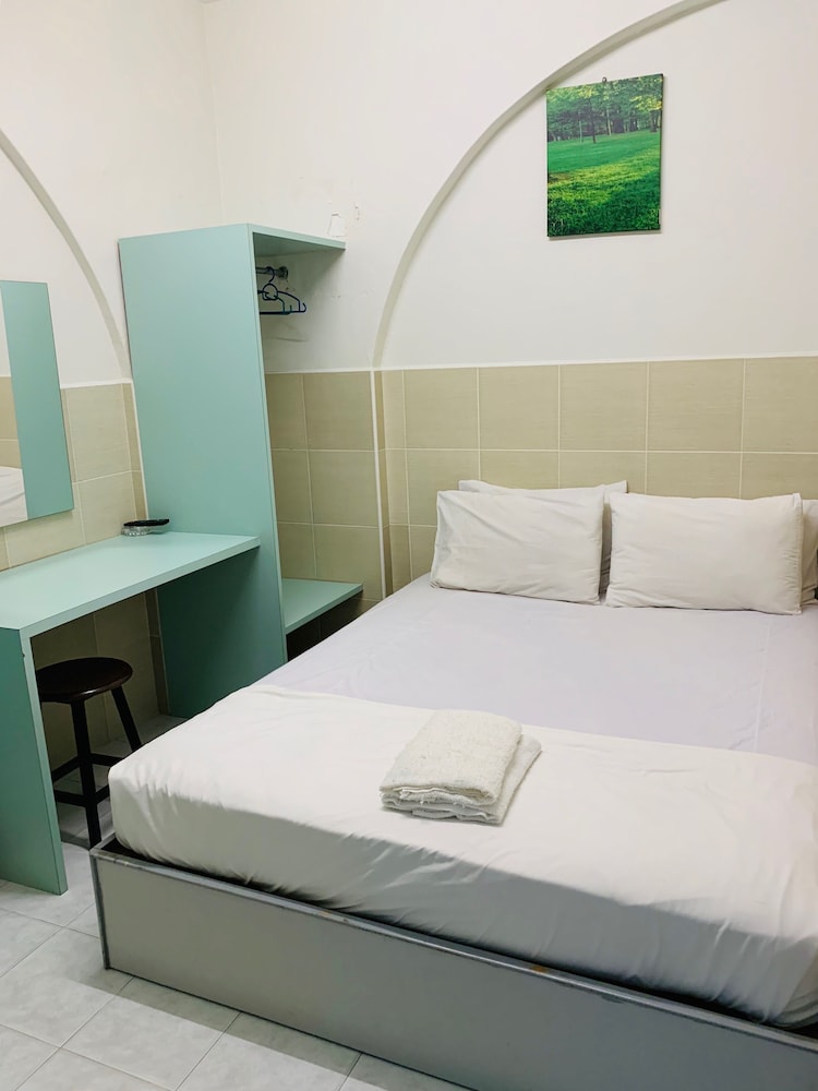 ROOM, DOUBLE BED