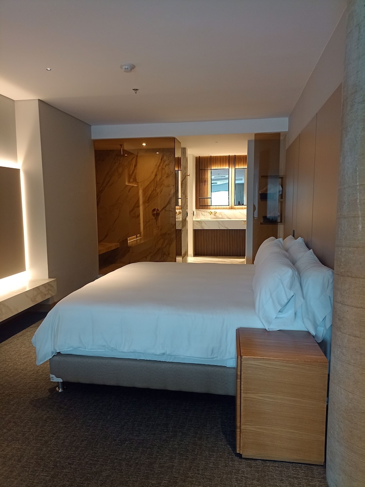 COMFORT, SUITE
