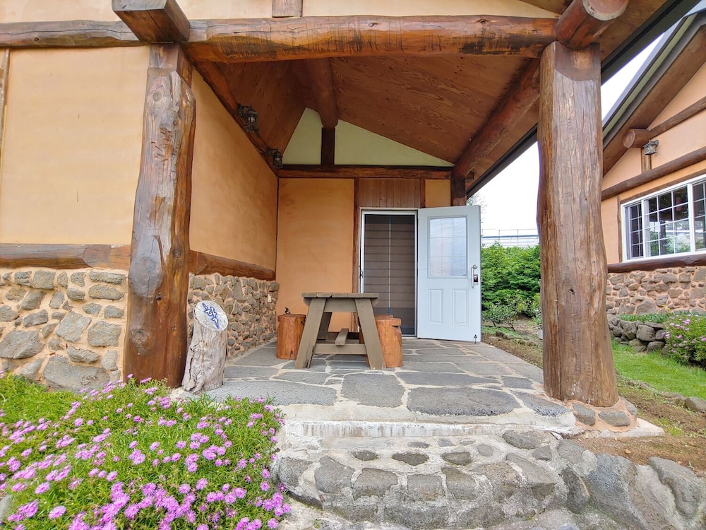 Geumok Log Pension 15/18