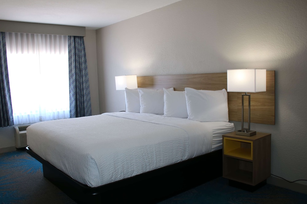 Days Inn by Wyndham Waco University Area 4/37