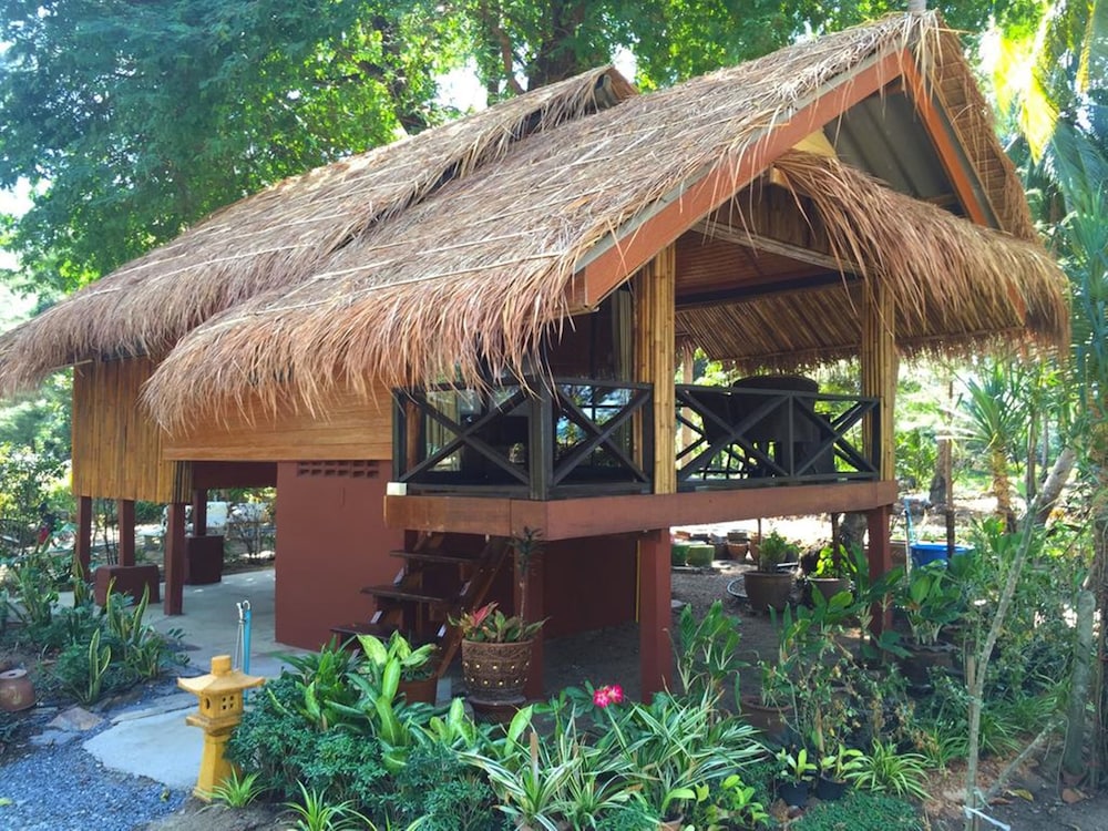 Long Beach Chalet 4/75