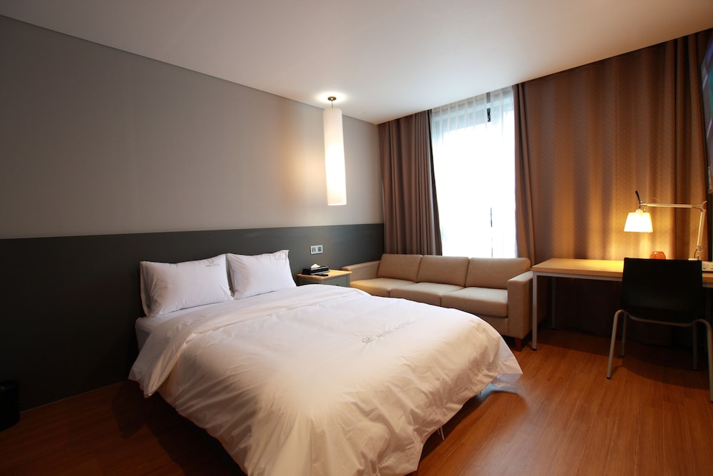 141 Mini Hotel 12/46