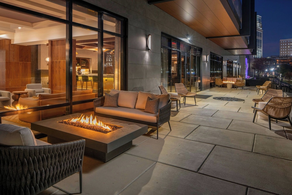 Trilogy Hotel Huntsville, Autograph Collection 5/43