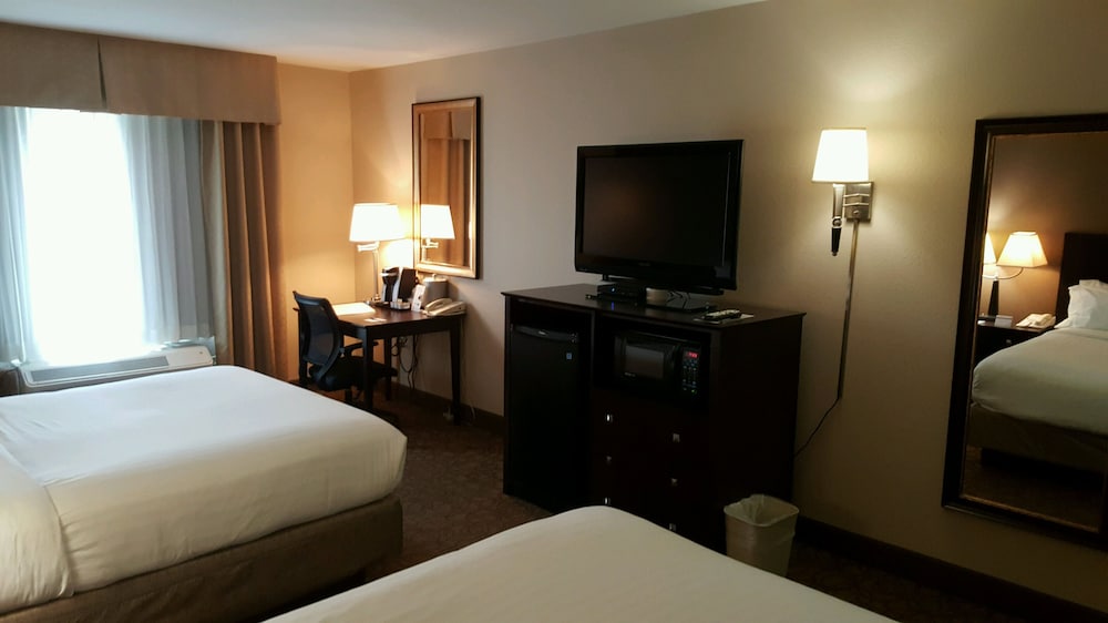 Holiday Inn Express Hotel Suites Concordia Us81 20/59