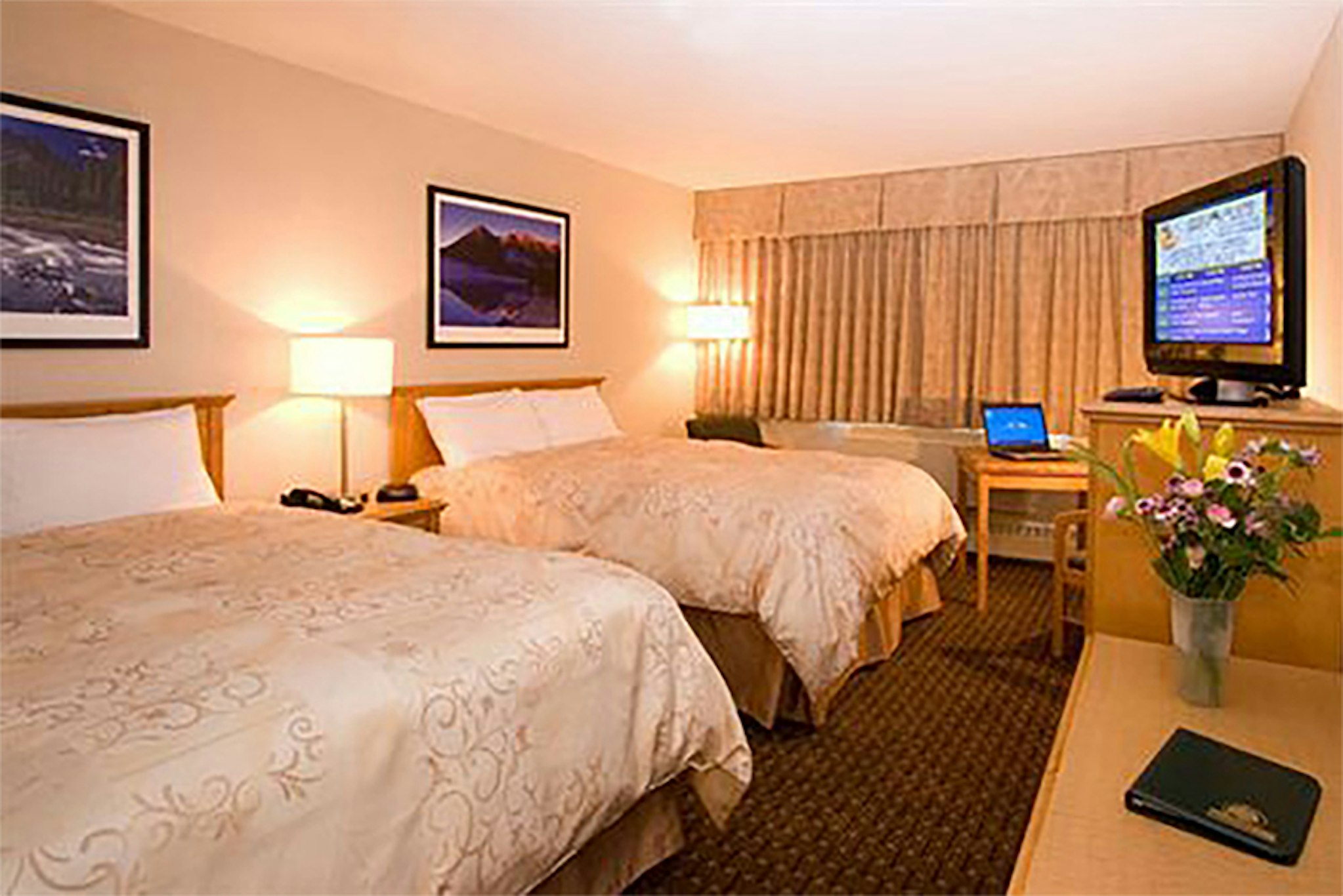 Woodlands Inn Suites 8/34