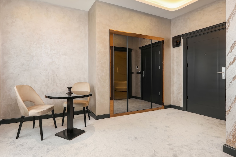 Aileena Hotel & Villas 24/73