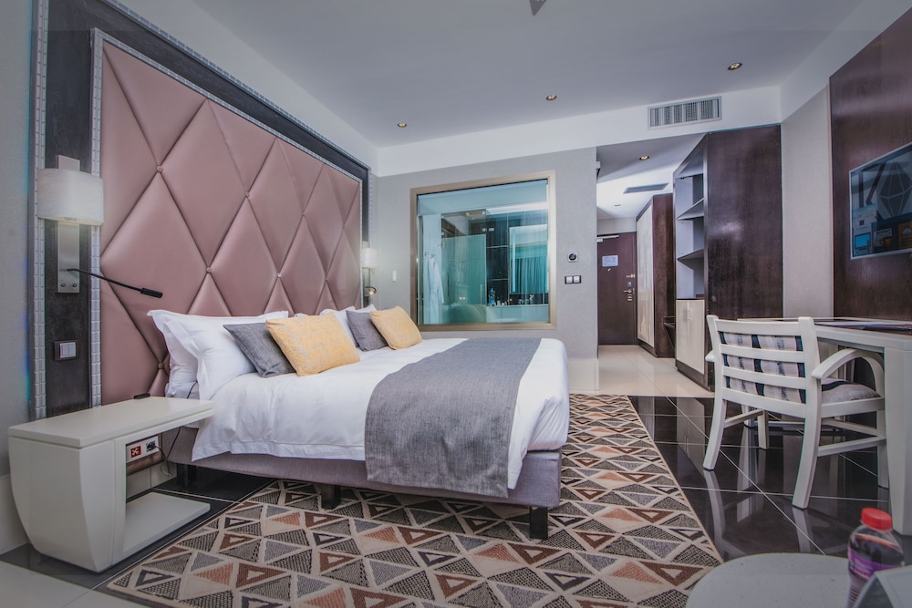 Krystal Palace Douala 13/39