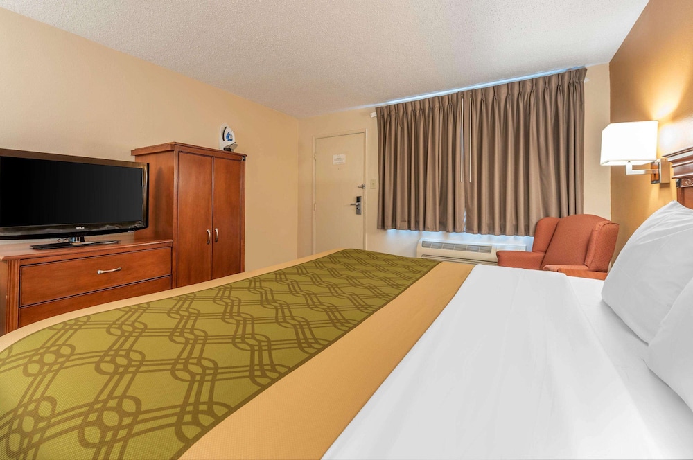 Econo Lodge Louisville Downtown 22/44
