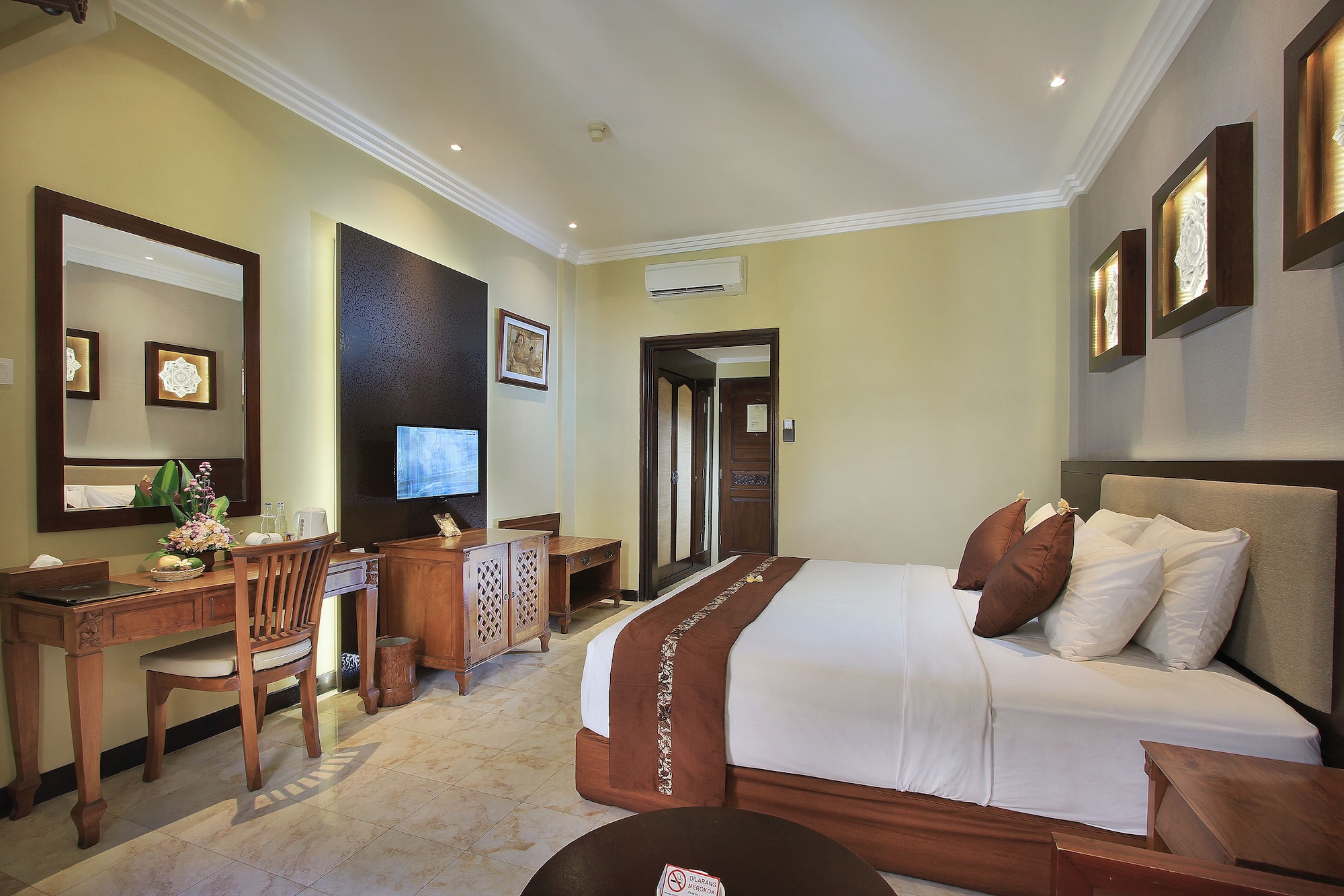 SUPERIOR ROOM