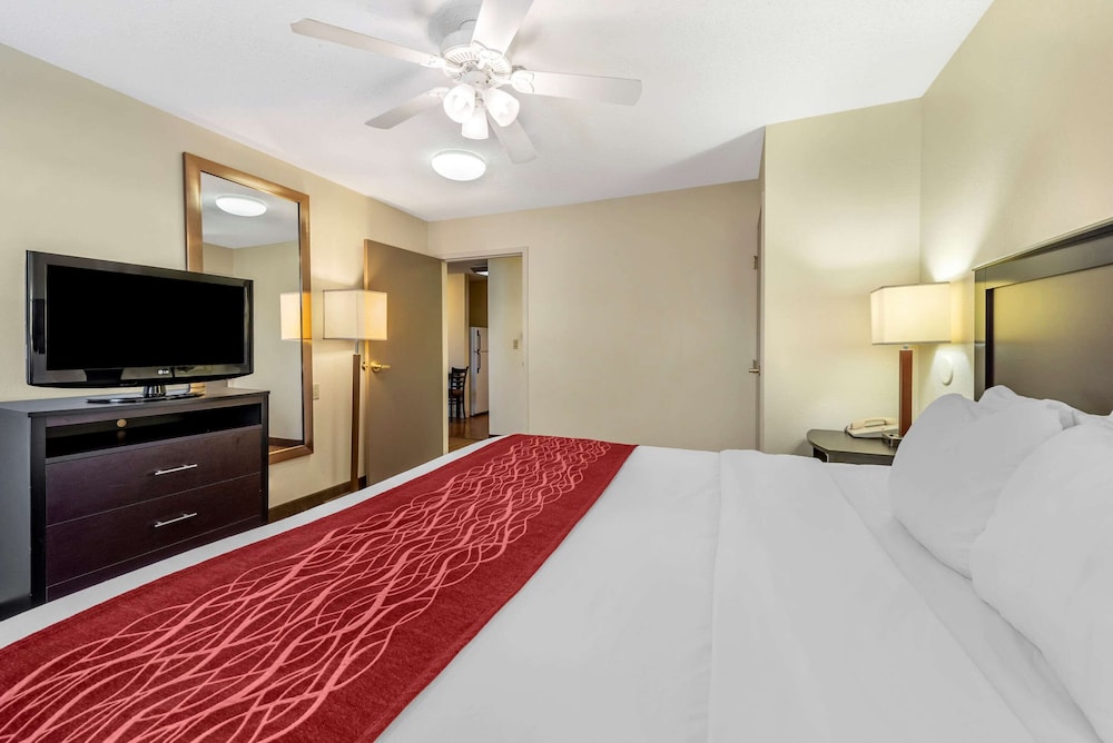 Comfort Inn & Suites Warsaw near US-30 16/44