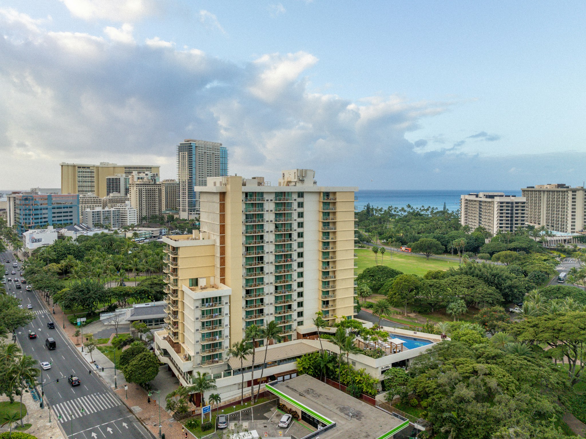 Luana Waikiki Hotel and Suites 2/50