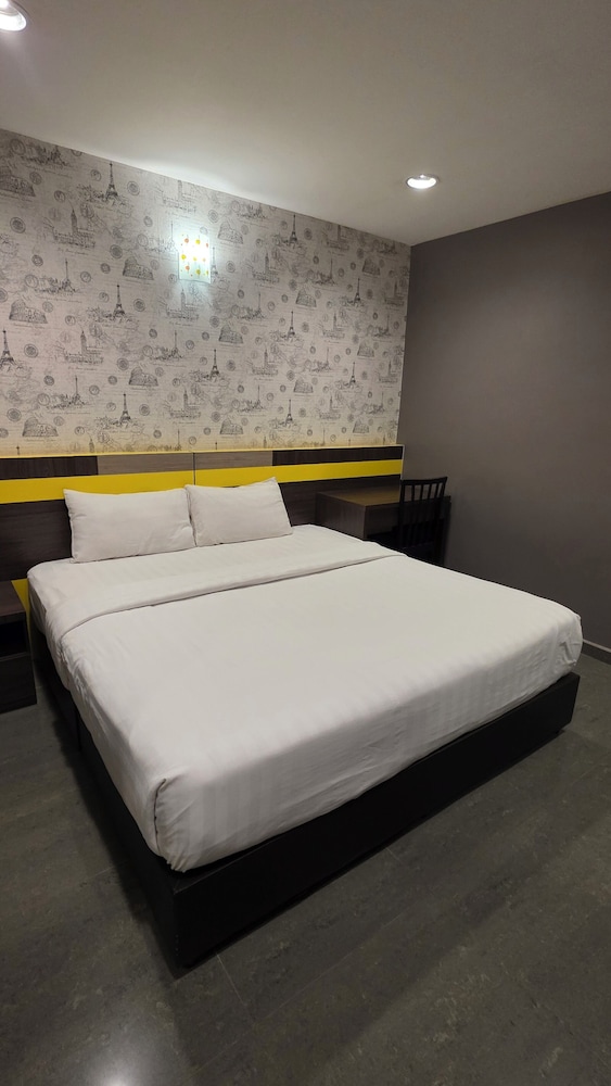 Standard, King Bed, No Window