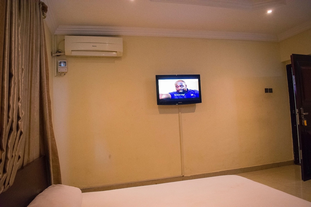 Taverna Guest House 17/30