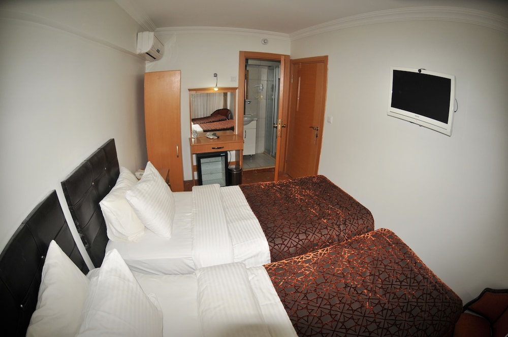Palace Point Hotel 35/42