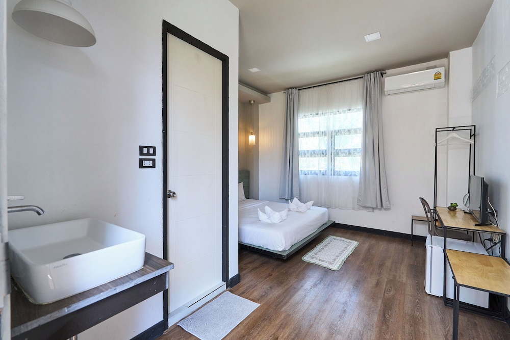 Sherloft Home and Hostel Dormitory 12/39