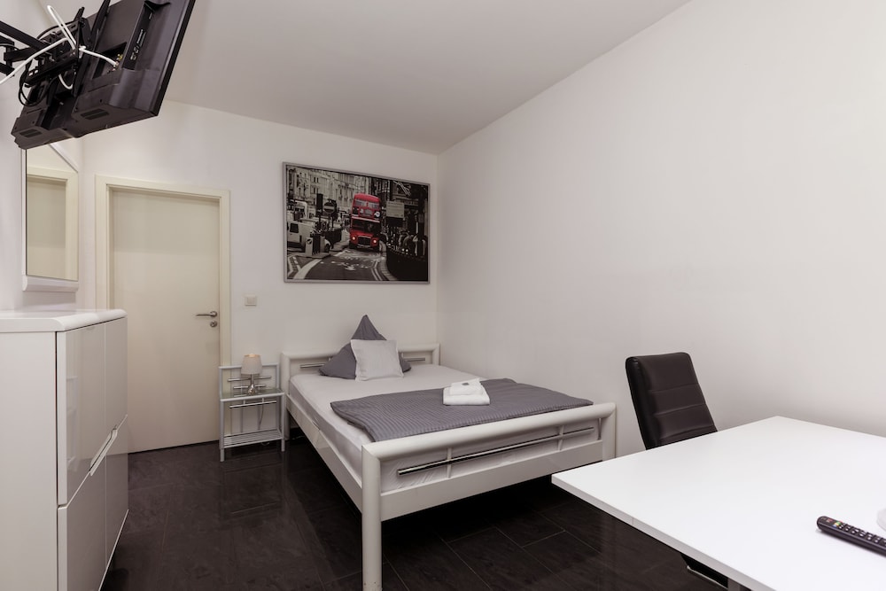 Hotel am Rosenplatz 38/51