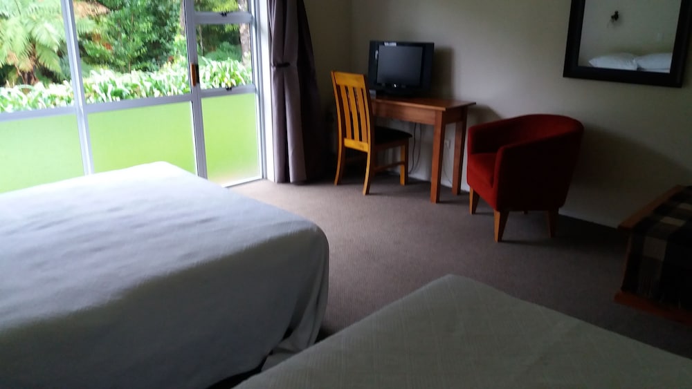PATUHA LODGE 22/66