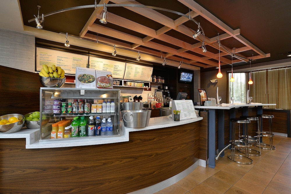 Courtyard By Marriott Bentonville 33/42
