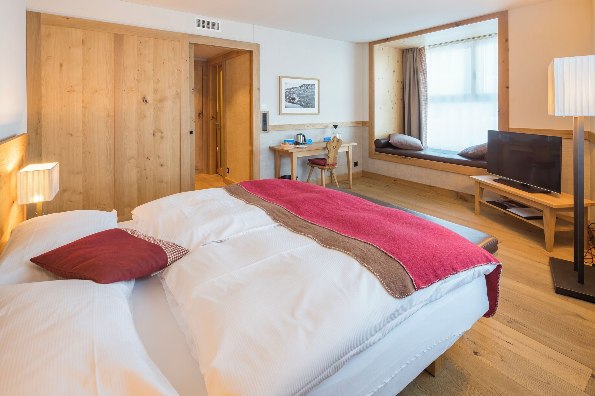 Family, Suite, King Bed, Lake View