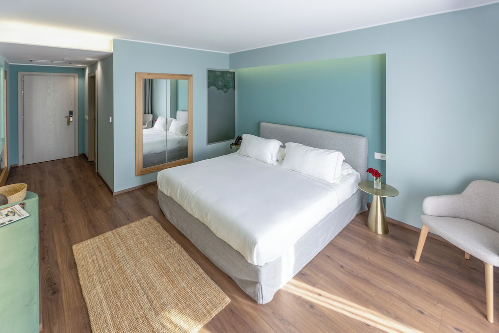 Hotel Vlora Priam, Affiliated by Melia 34/65