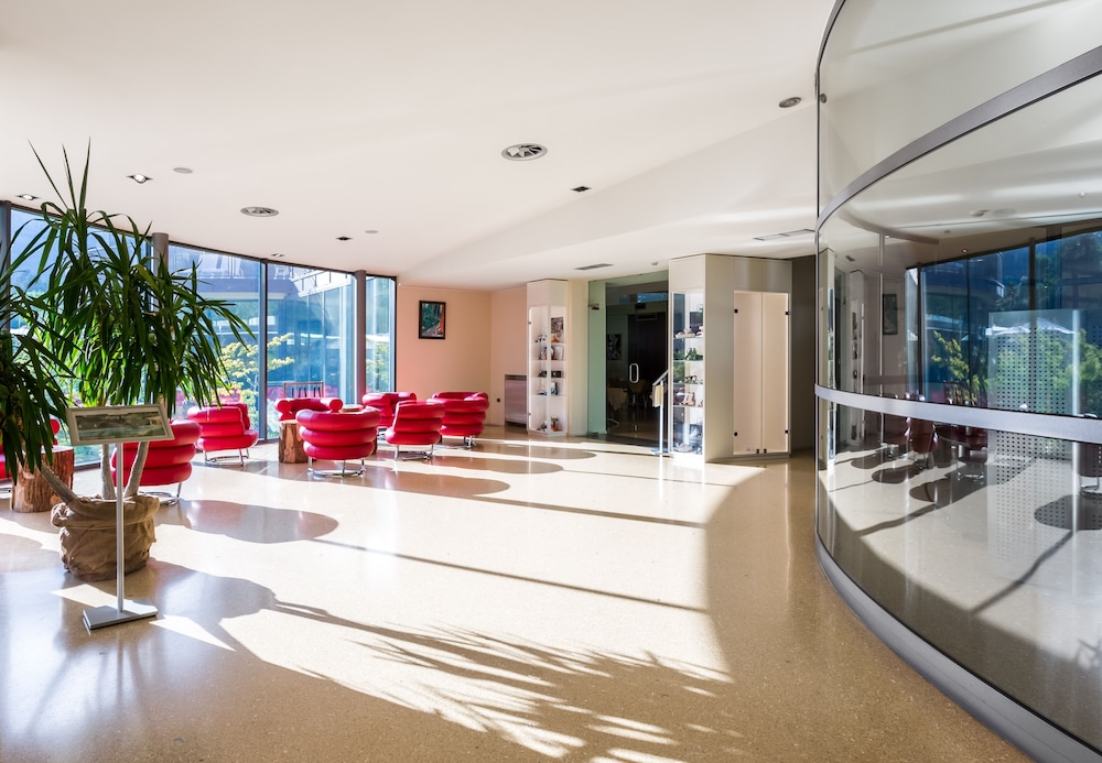 Astoria Park Hotel 3/50