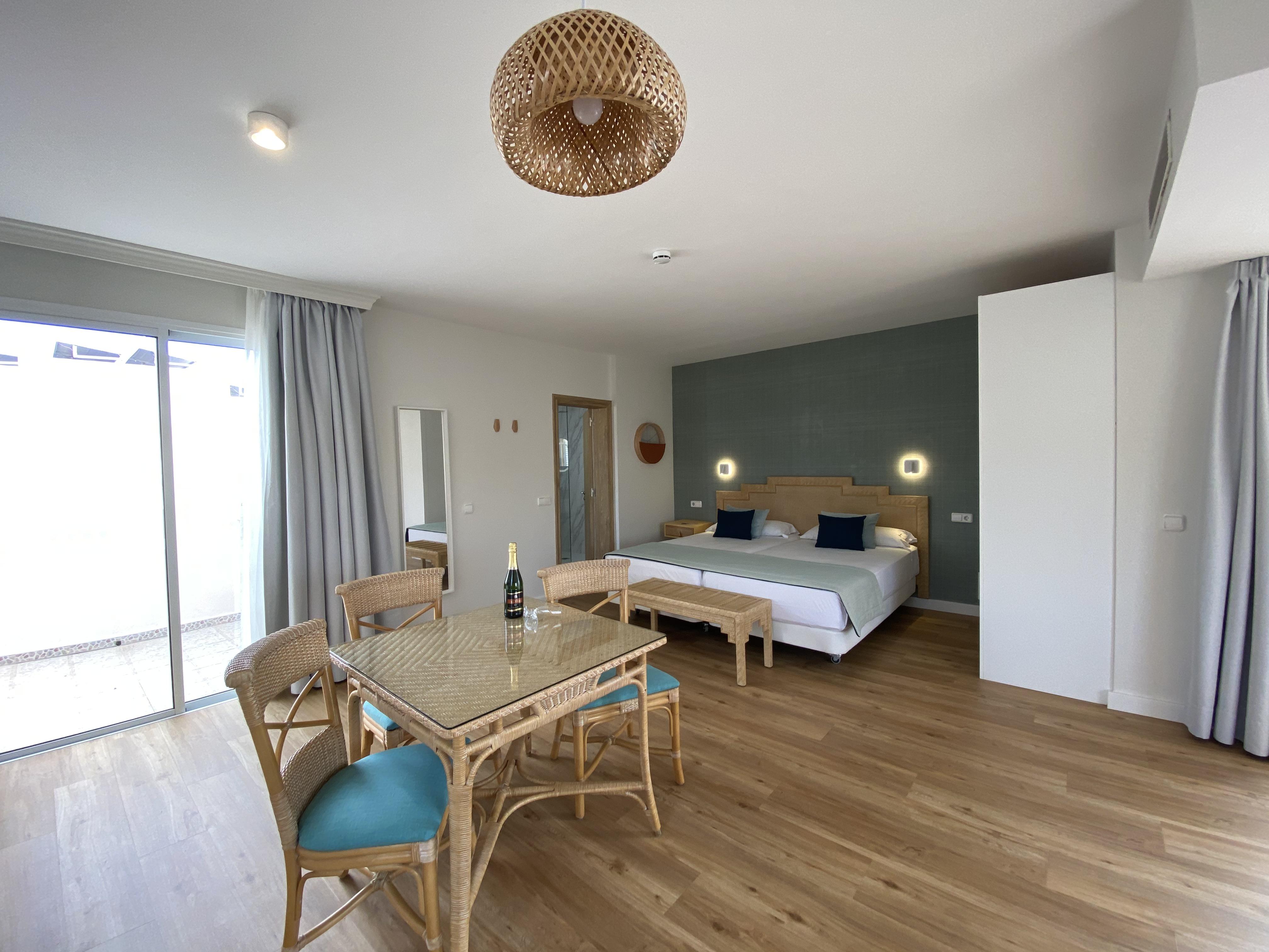 Standard, Sea View, Balcony or Terrace