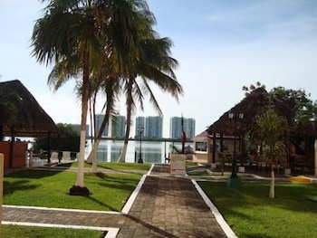 Grand Royal Lagoon in CANCUN