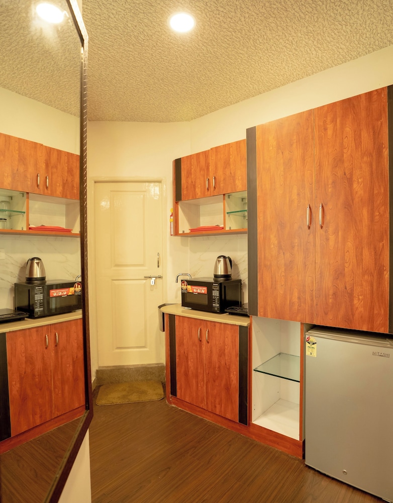 4 Seasons Suites 9/50