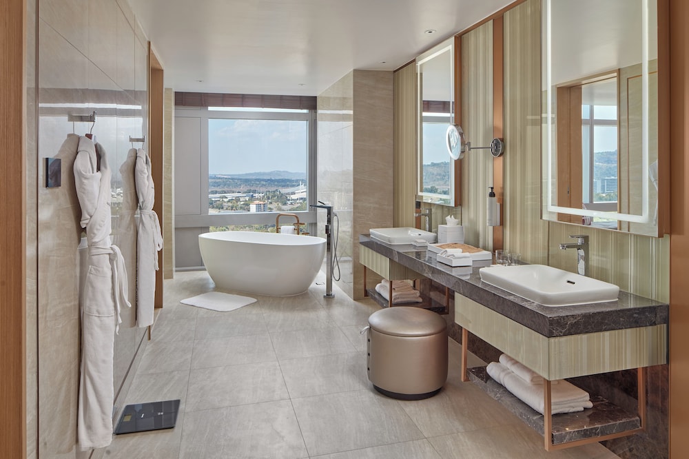 Swissotel Clark Philippines 60/60