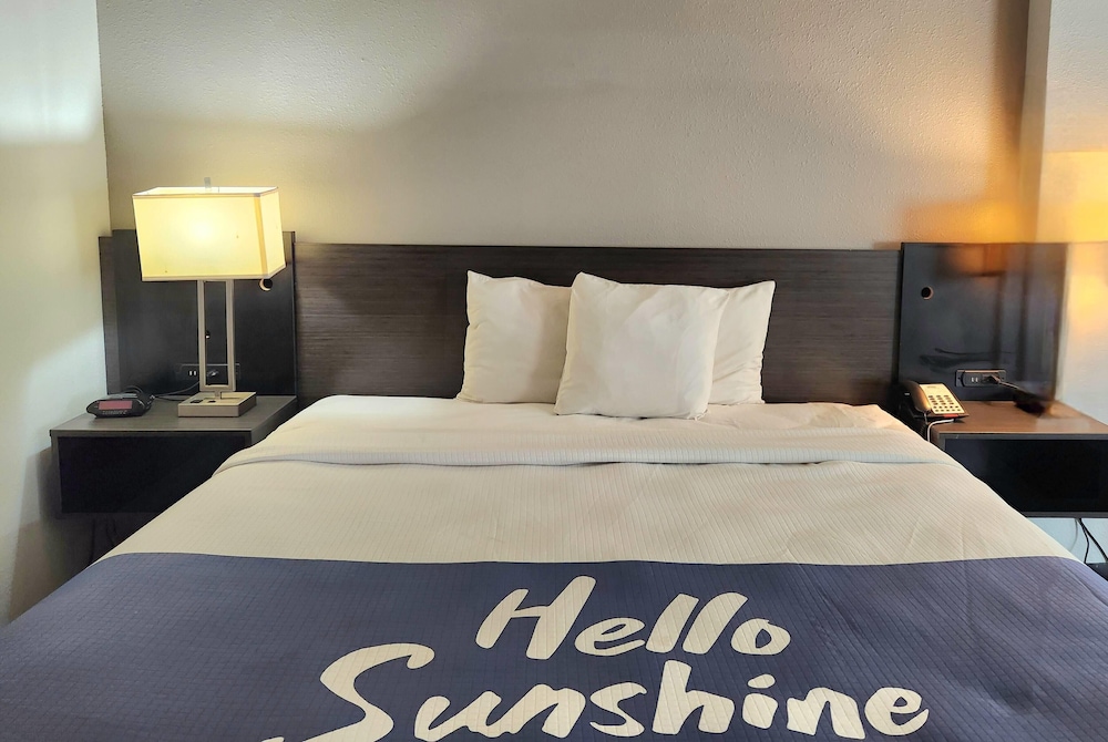 Days Inn & Suites by Wyndham Gonzales TX 34/53